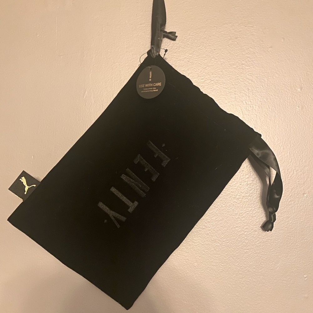 Fenty Cosmetic/Dust Bag